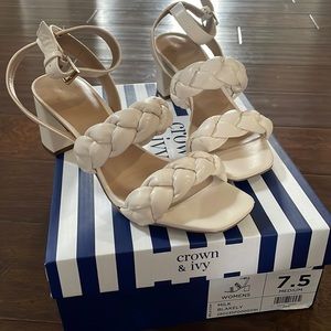 Size 7.5, color Milk Blakely.